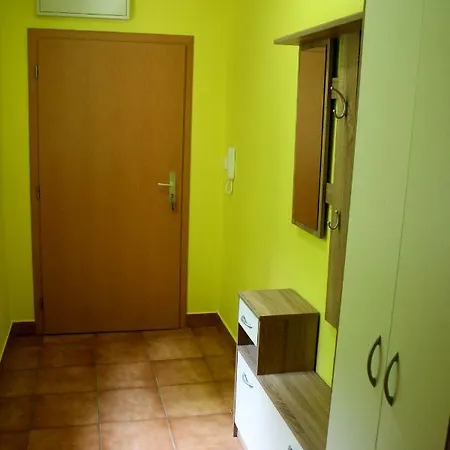 Aaapartmán * Dóval